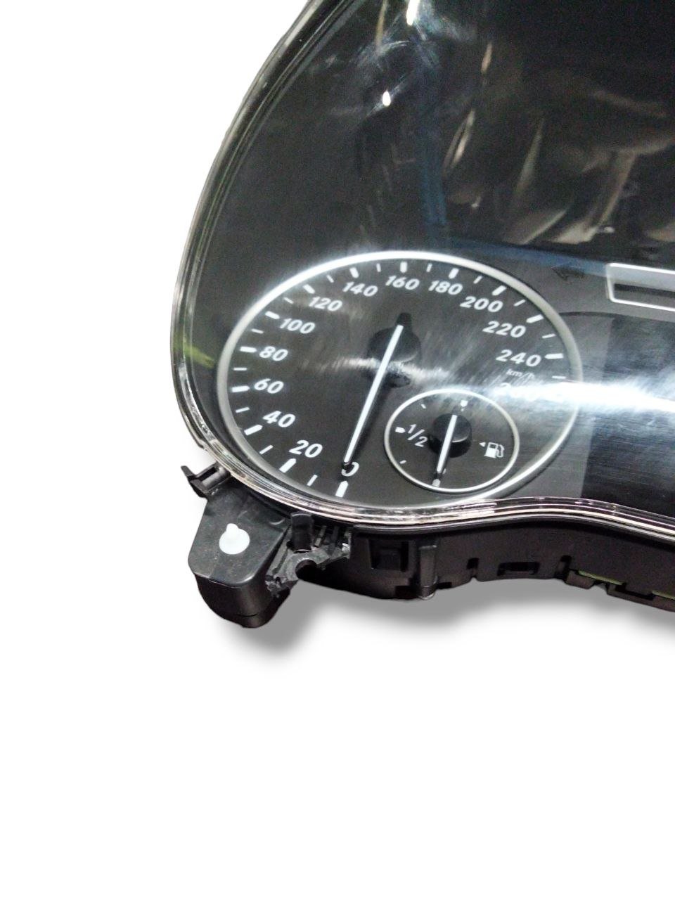 Tachimetro Mercedes - Benz Classe B W246 1.5 diesel(2011 - 2018)cod.A2469005405 Quadro strumenti / Contachilometri - F&P CRASH SRLS - Ricambi Usati