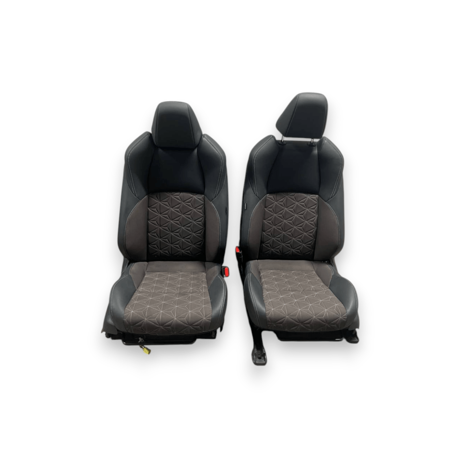 Tappezzeria / Sedili in Pelle e Tessuto Toyota Yaris Cross (2020 - ) - F&P CRASH SRLS - Ricambi Usati