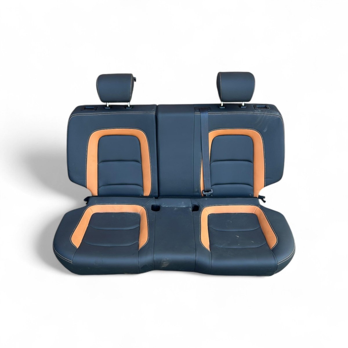 Tappezzeria / sedili in pelle neri e arancioni EMC Wave 3 (2020 > ) - F&P CRASH SRLS - Ricambi Usati