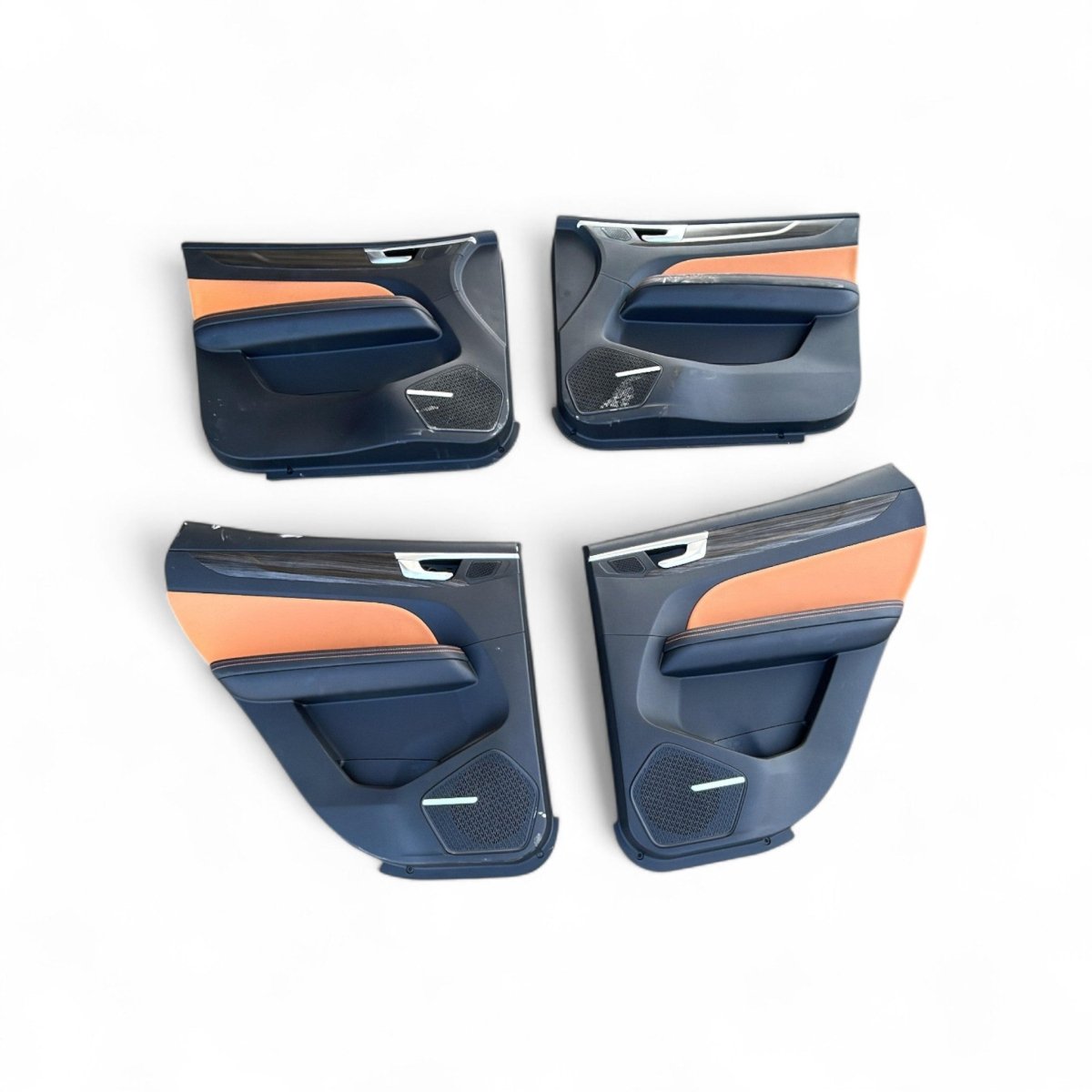 Tappezzeria / sedili in pelle neri e arancioni EMC Wave 3 (2020 > ) - F&P CRASH SRLS - Ricambi Usati