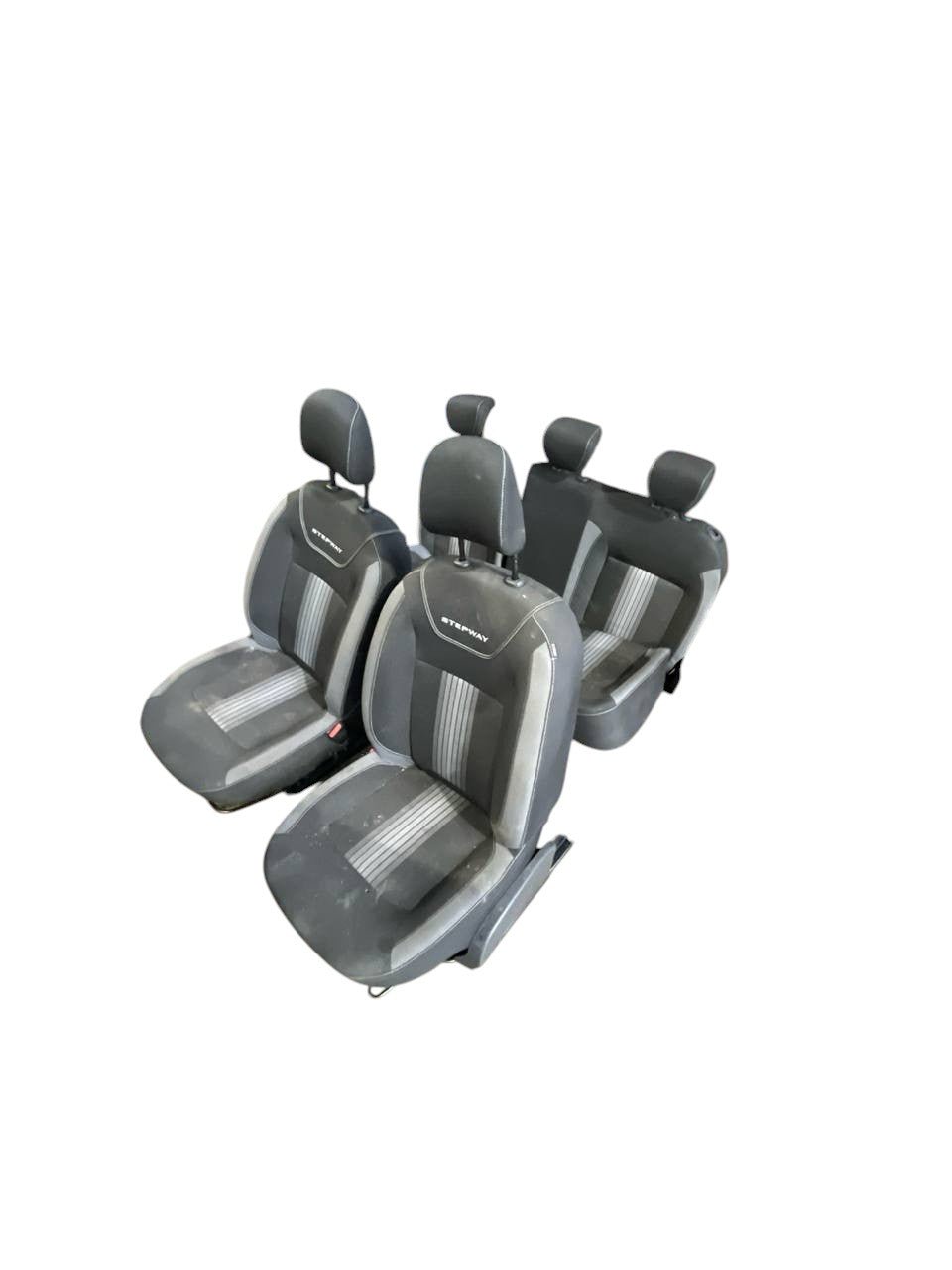 Tappezzeria / Sedili in stoffa Nera Dacia Sandero Stepway (2012 - 2020) - F&P CRASH SRLS - Ricambi Usati