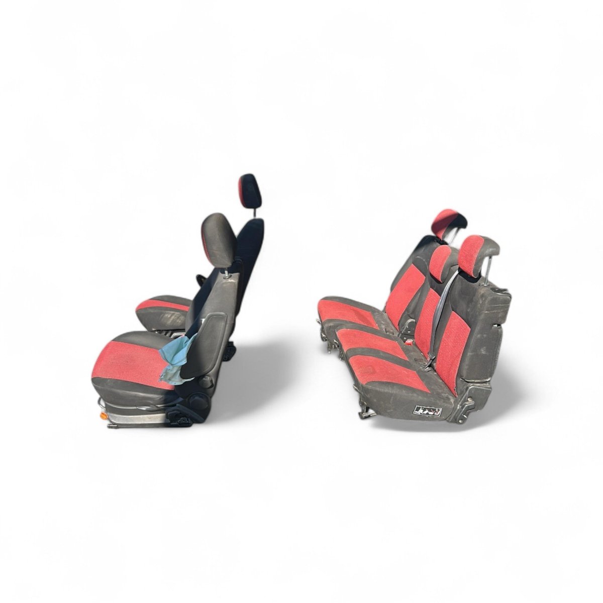 Tappezzeria / sedili in stoffa neri e rossi Fiat Doblo II (2009 > 2015) - F&P CRASH SRLS - Ricambi Usati