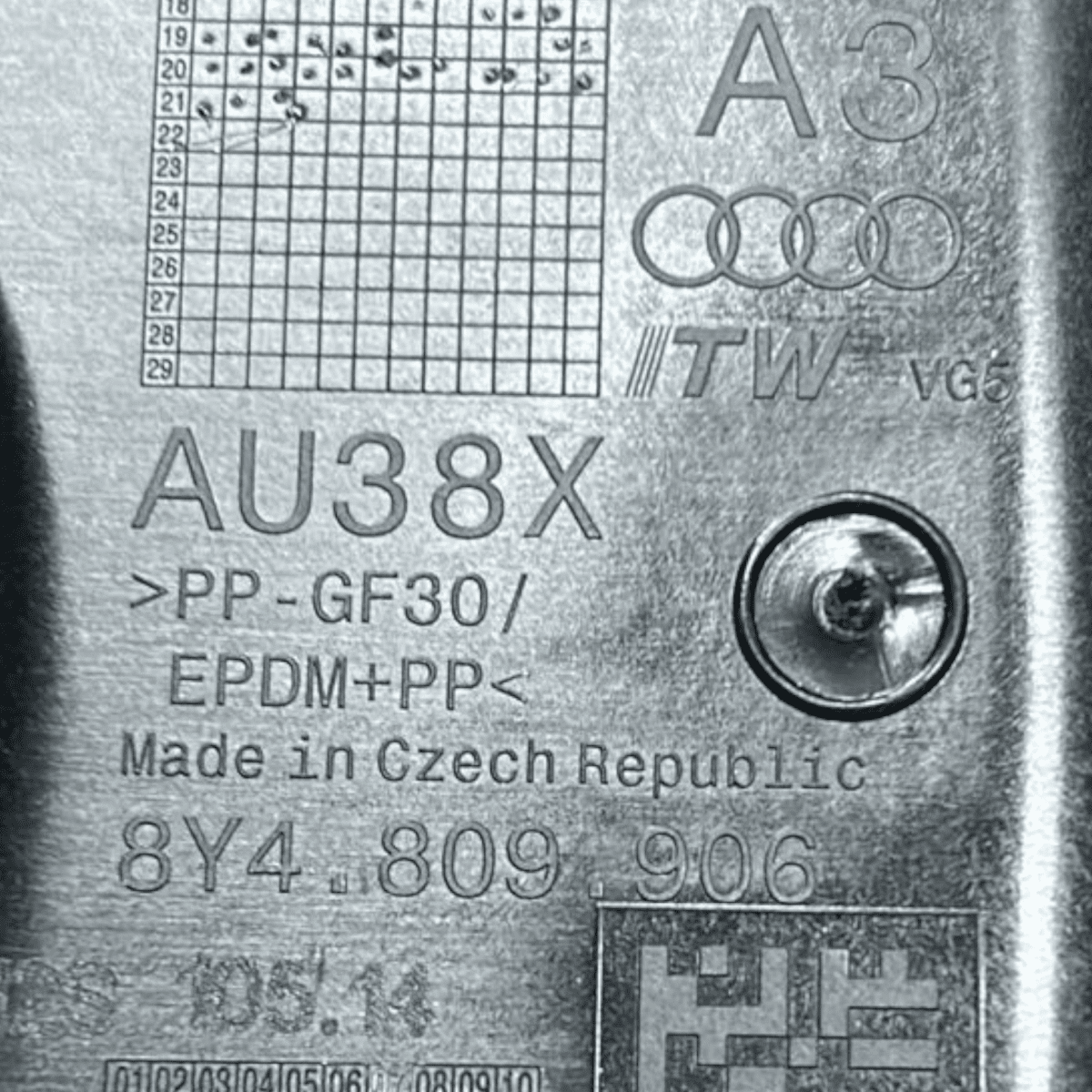 Tappo / sportello carburante audi a3 8y cod:8y4809906 (2020 >) - F&P CRASH SRL - Ricambi Usati