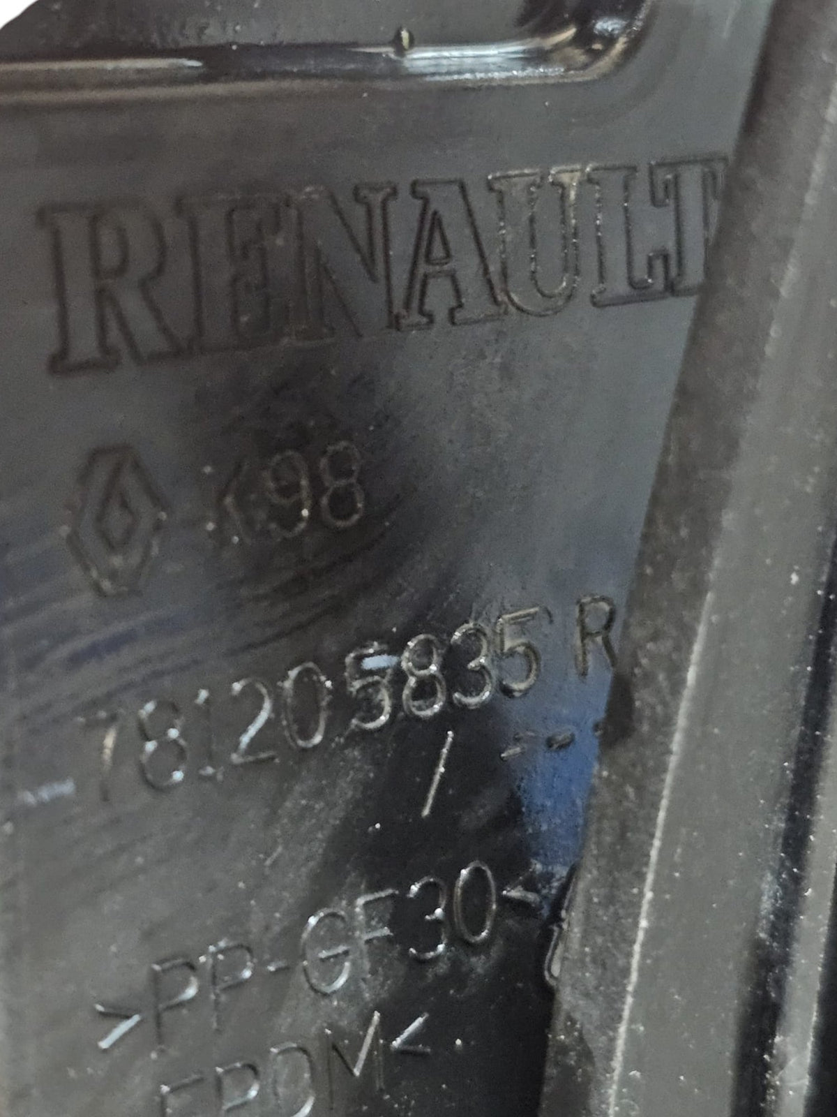 Tappo / Sportello Carburante Renault Clio IV (2012 - 2021) Cod:781205835R - F&P CRASH SRLS - Ricambi Usati