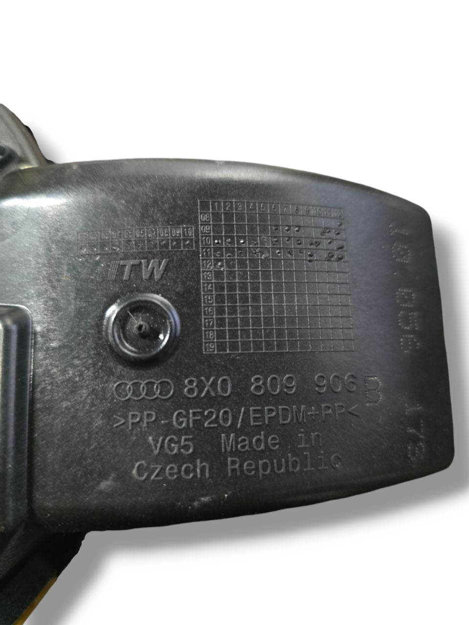 Tappo / Sportello Serbatoio Audi A1 8X (2010 - 2014) Cod : 8X0809906 Nero - F&P CRASH SRLS - Ricambi Usati