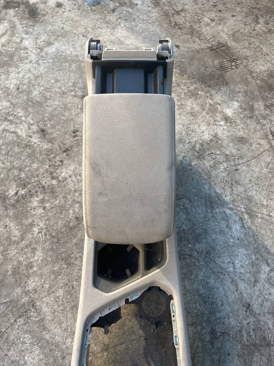 Tunnel + Bracciolo centrale Volkswagen T - roc 2019 - F&P CRASH SRLS - Ricambi Usati