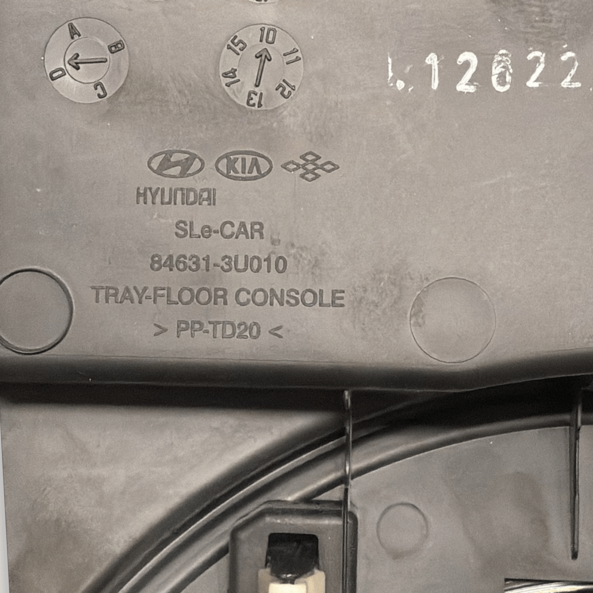 Central tunnel + armrest kia sportage iii series code: 84631 - 3U010 (2010 - 2016) - F&P CRASH SRL - Used Parts