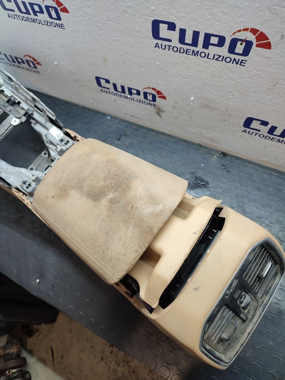 Tunnel centrale + bracciolo Porsche Macan ( 95b ) - F&P CRASH SRLS - Ricambi Usati