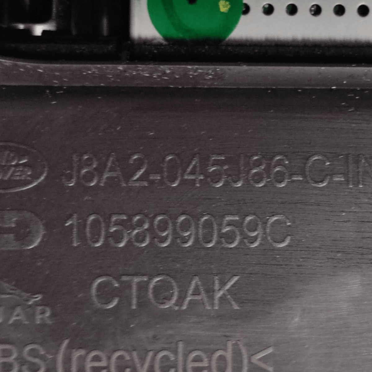 Tunnel centrale + bracciolo range rover velar cod: j8a2045j86 (2017 - ) - F&P CRASH SRLS - Ricambi Usati