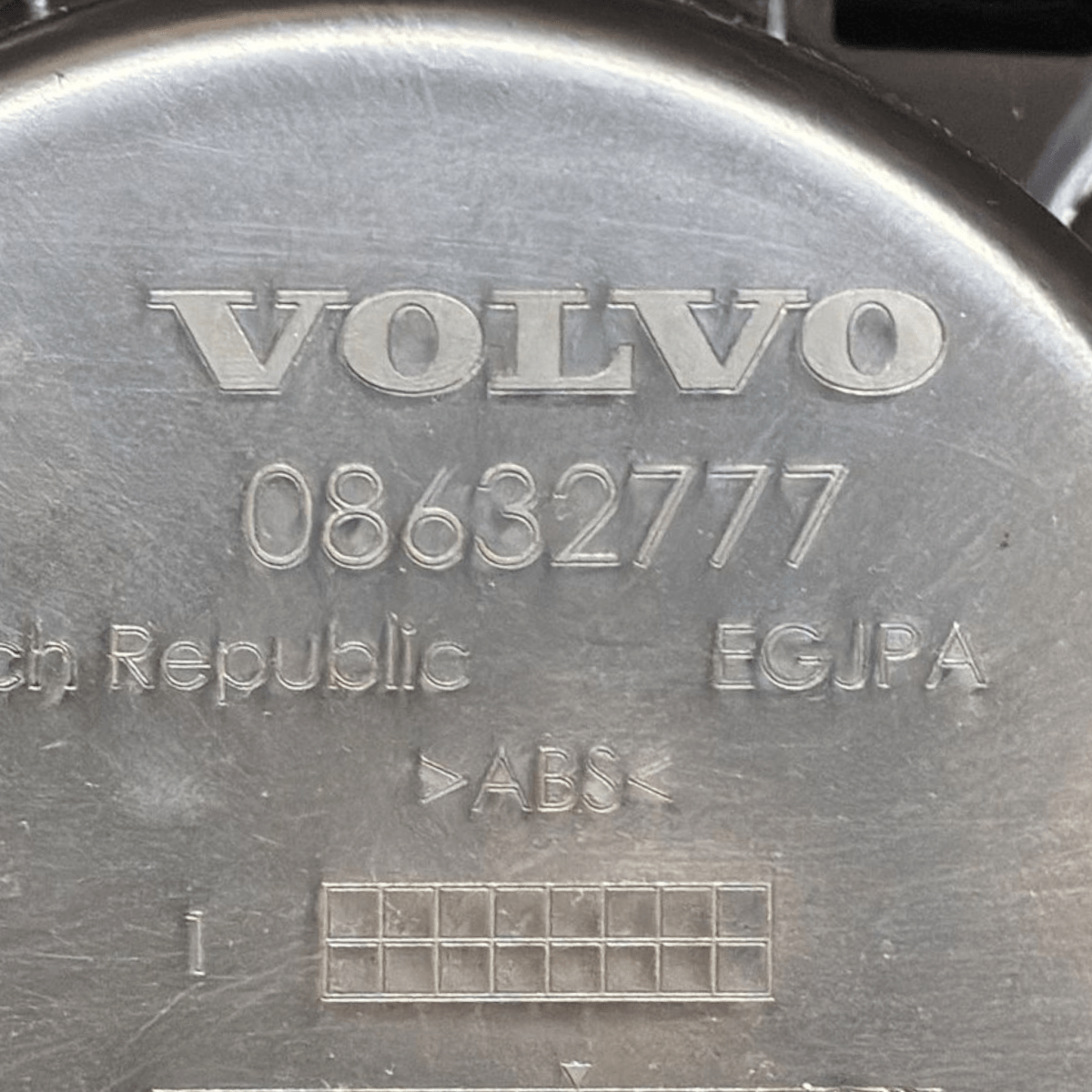 Tunnel centrale + bracciolo volvo v40 cod : 08632777 (2012 - 2019) - F&P CRASH SRL - Ricambi Usati