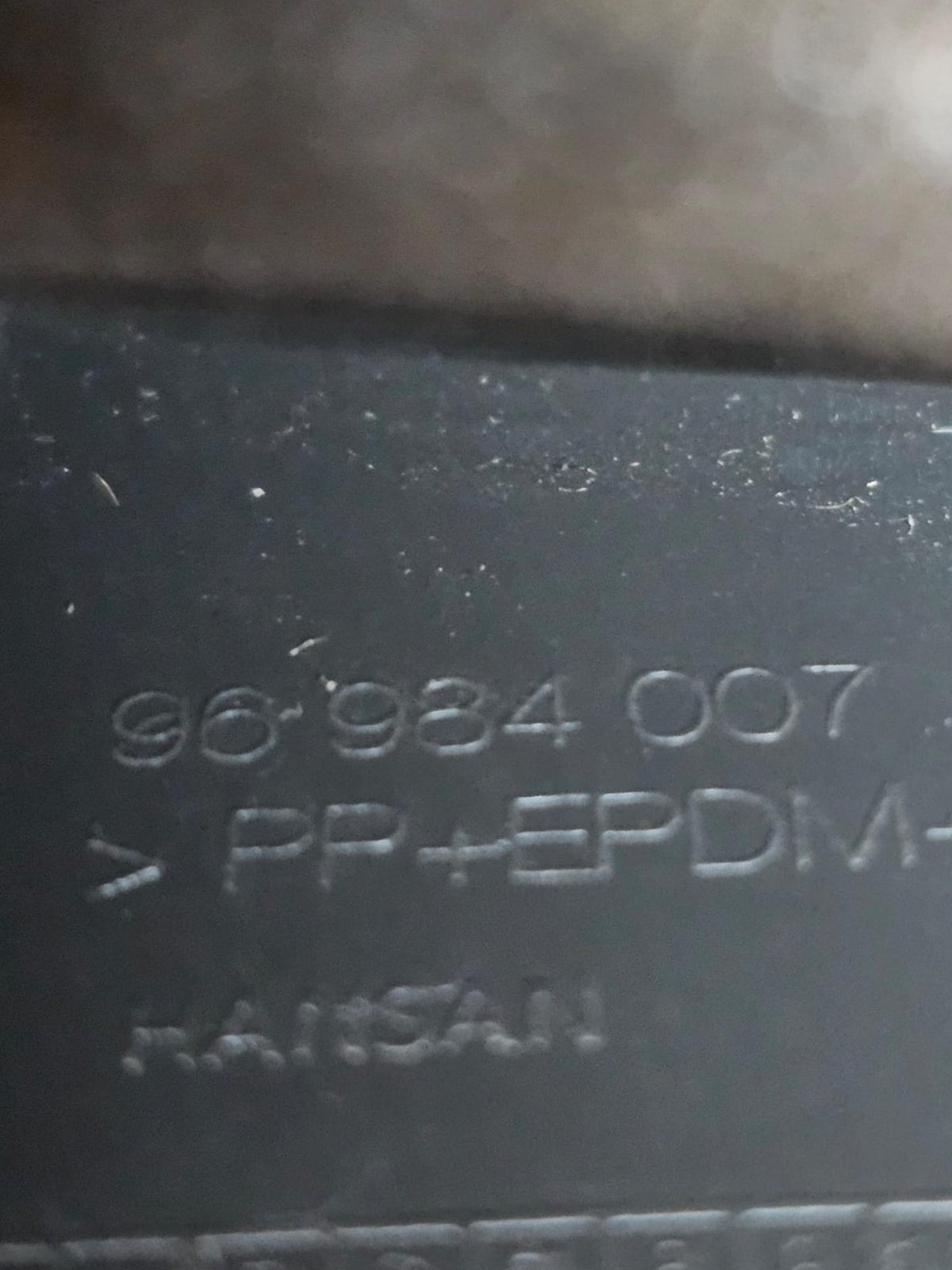 Central Tunnel with Armrest Chevrolet Cruze LT (2009 - 2023) Code:96984007 - F&P CRASH SRLS - Used Parts