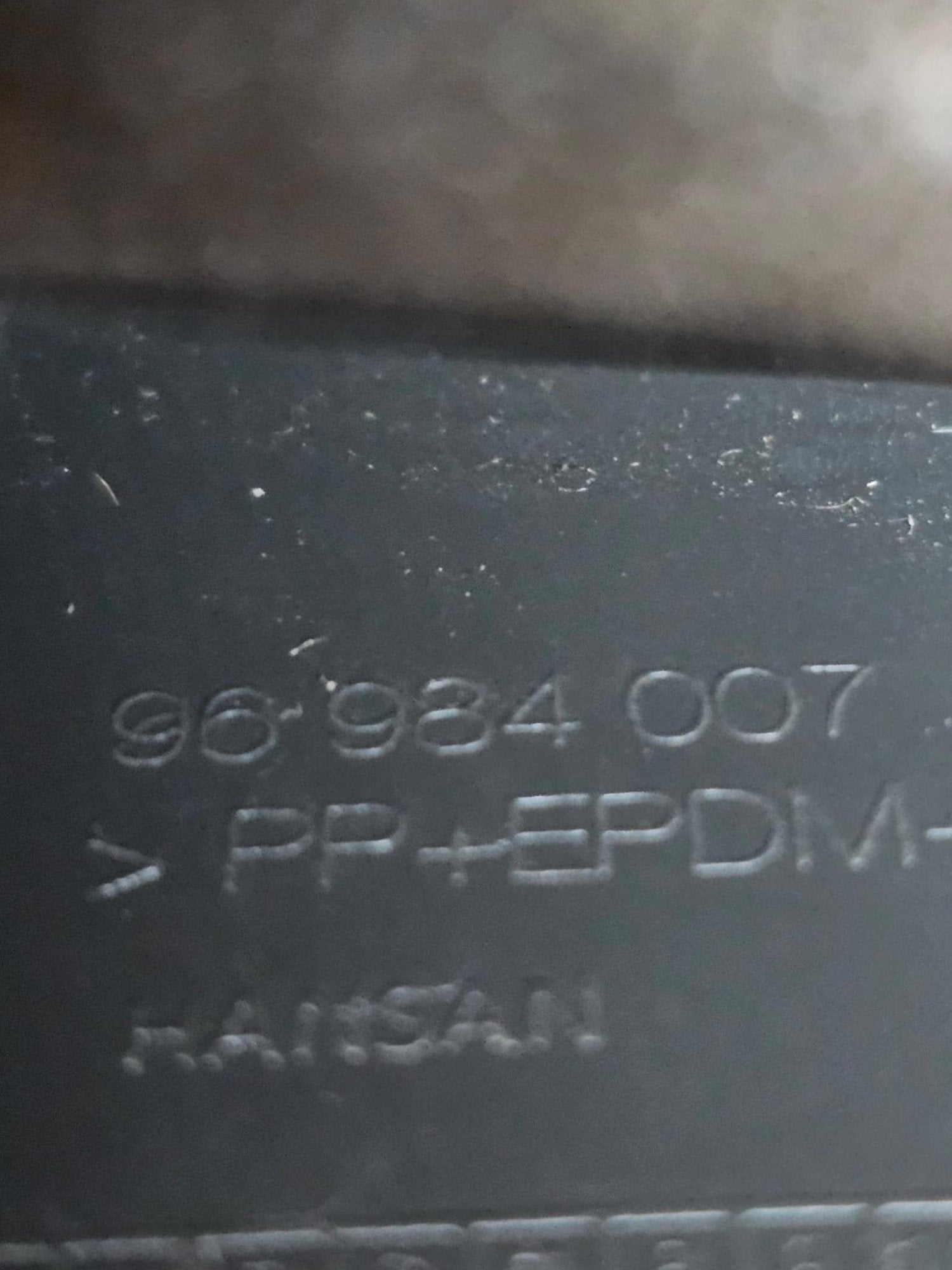 Central Tunnel with Armrest Chevrolet Cruze LT (2009 - 2023) Code:96984007 - F&P CRASH SRLS - Used Parts
