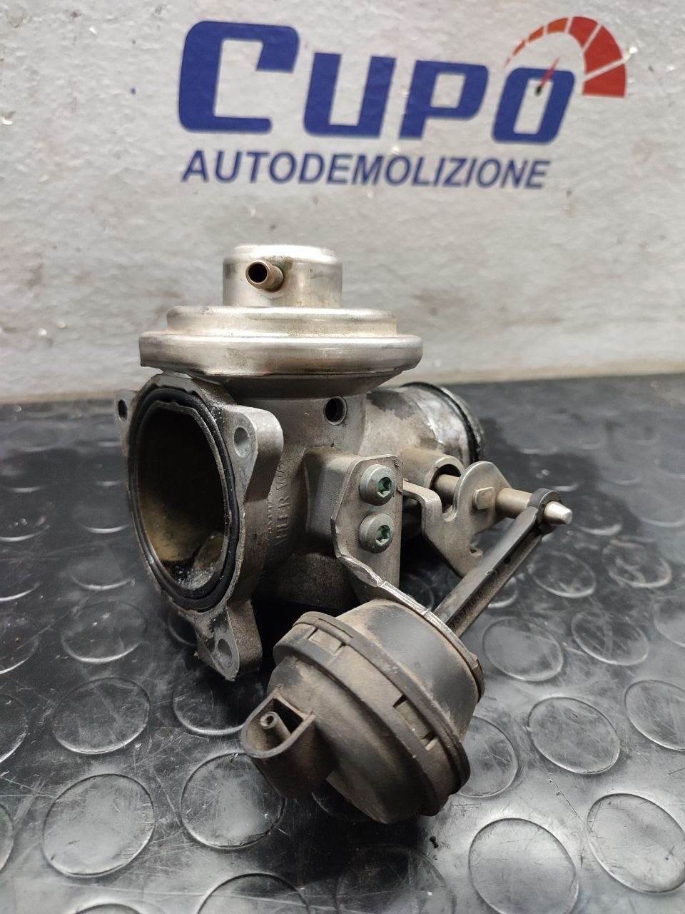 EGR Valve Volkswagen Golf 4 (2004) Code:038129637B - F&amp;P CRASH SRLS - Used Parts