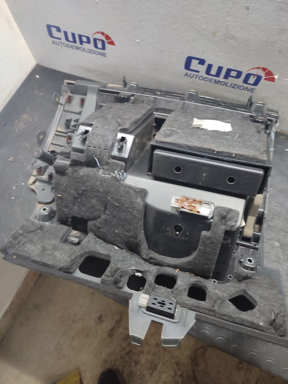 Vano cassetto portaoggetti Audi A8 ( 4h ) cod 4h1857096 - F&P CRASH SRLS - Ricambi Usati