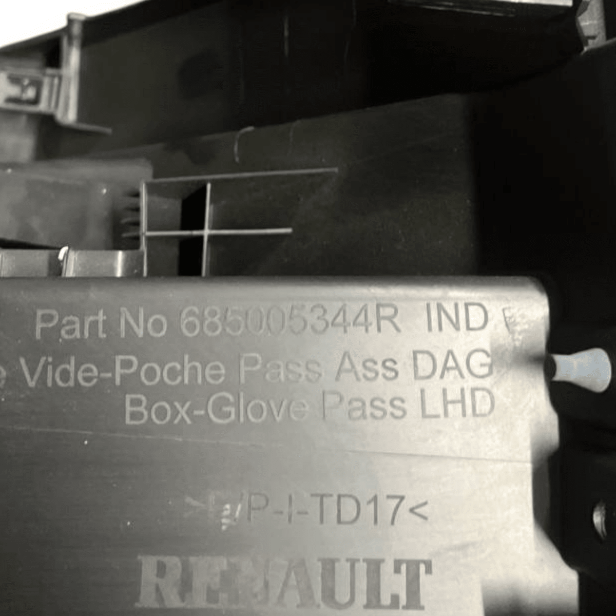 Vano / Cassetto Portaoggetti Dacia Jogger (2021 - ) cod: 685005344R - F&P CRASH SRL - Ricambi Usati