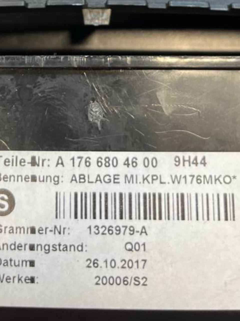 Vano Porta Oggetti Tunnel Centrale Mercedes - Benz CLA W / X117 cod.A1766804600 (2015 - 2019) - F&P CRASH SRLS - Ricambi Usati
