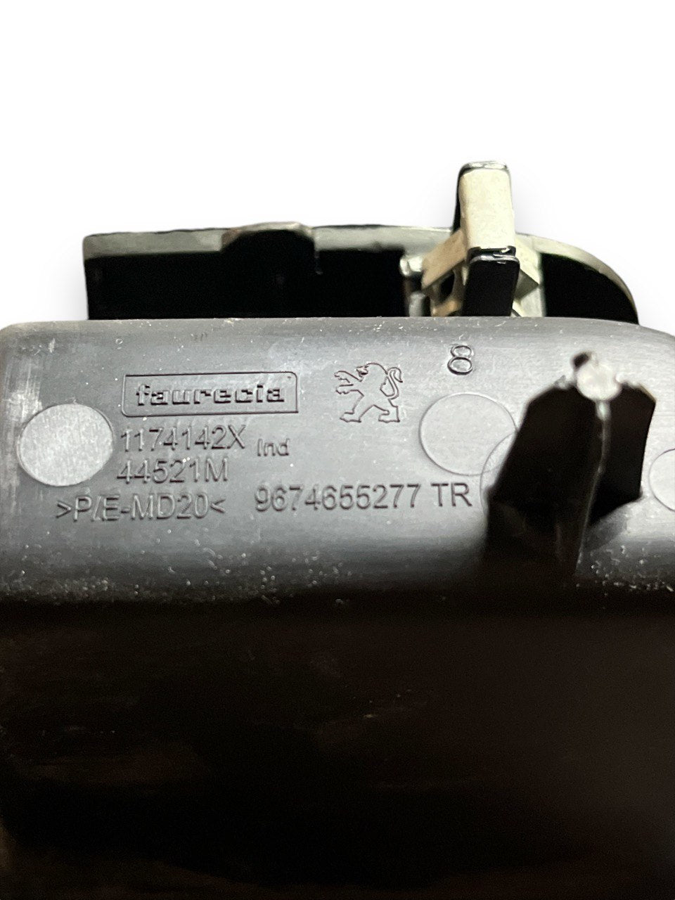 Vano Portaoggetti con Presa 12V Peugeot 208 ( 2012 - 2019 ) cod.9674655277 - F&P CRASH SRLS - Ricambi Usati
