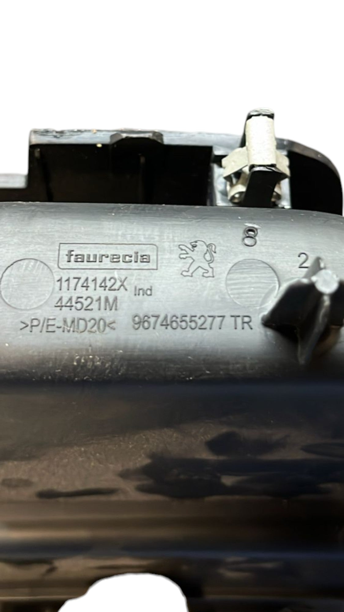 Vano Portaoggetti con Presa 12V Peugeot 208 ( 2012 - 2019 ) cod.9674655277 - F&P CRASH SRLS - Ricambi Usati