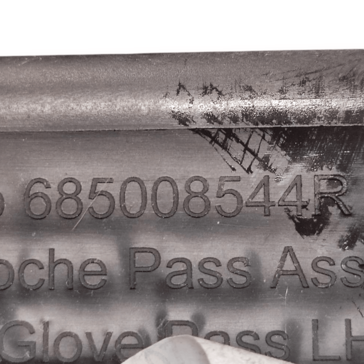 Vano Portaoggetti Dacia Sandero COD: 685008544R (2020>) - F&P CRASH SRLS - Ricambi Usati