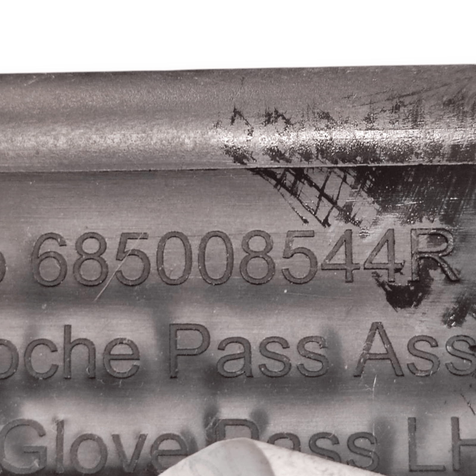 Vano Portaoggetti Dacia Sandero COD: 685008544R (2020>) - F&P CRASH SRLS - Ricambi Usati