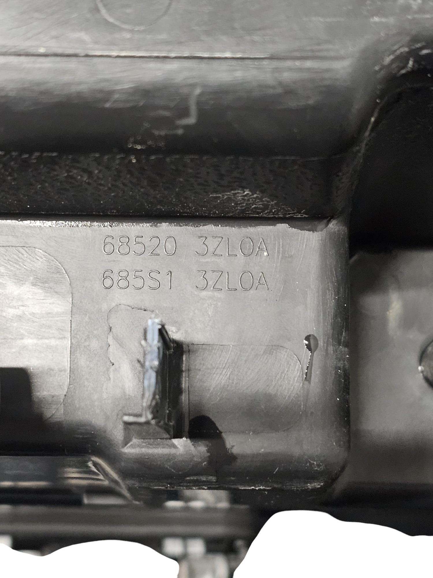 Nissan Pulsar Glove Compartment (2014 - 2018) Code:685203ZL0A - F&P CRASH SRLS - Used Parts