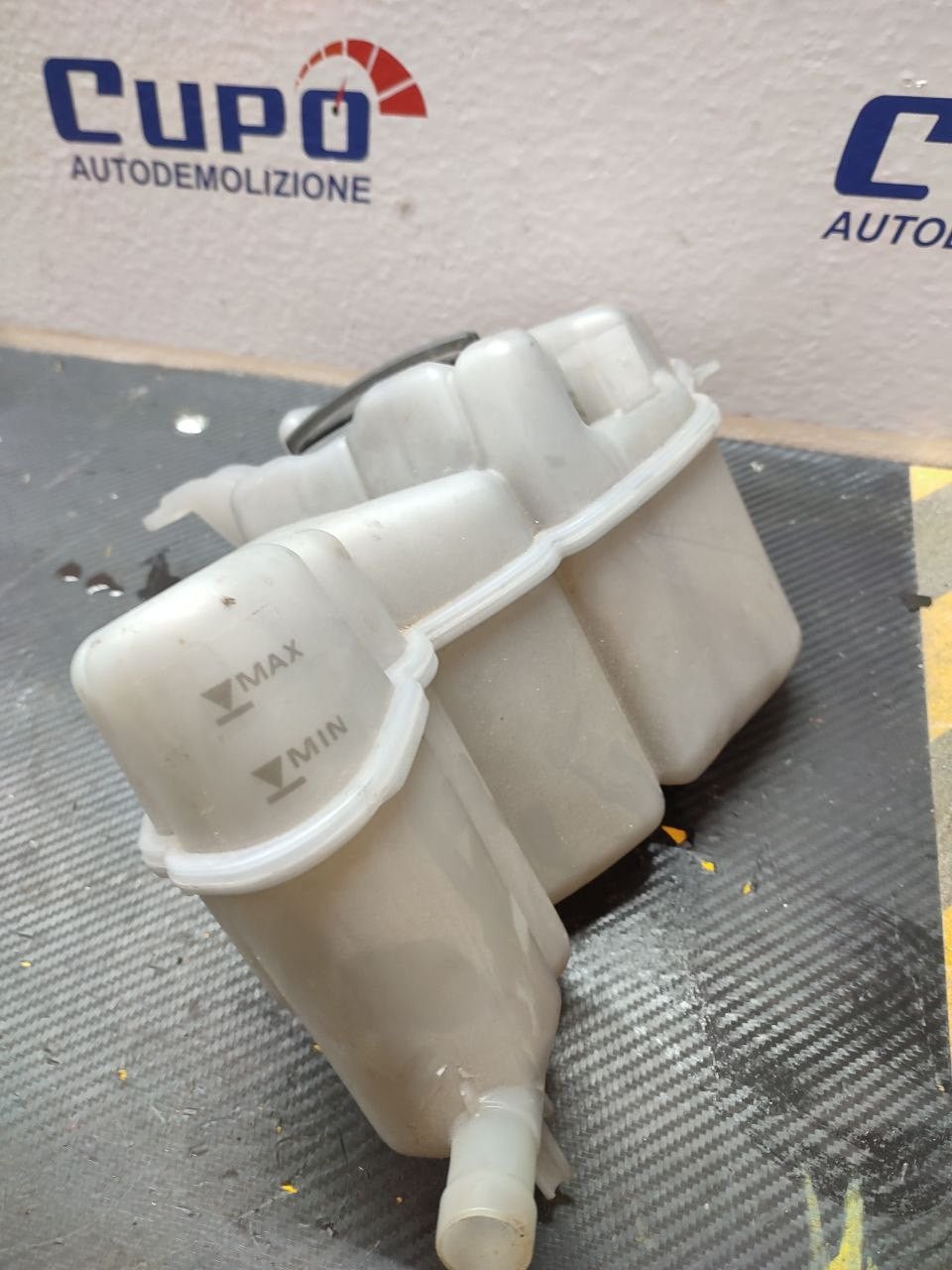 Radiator expansion tank Audi A8 4h code 4h0121403h - F&P CRASH SRLS - Used Parts