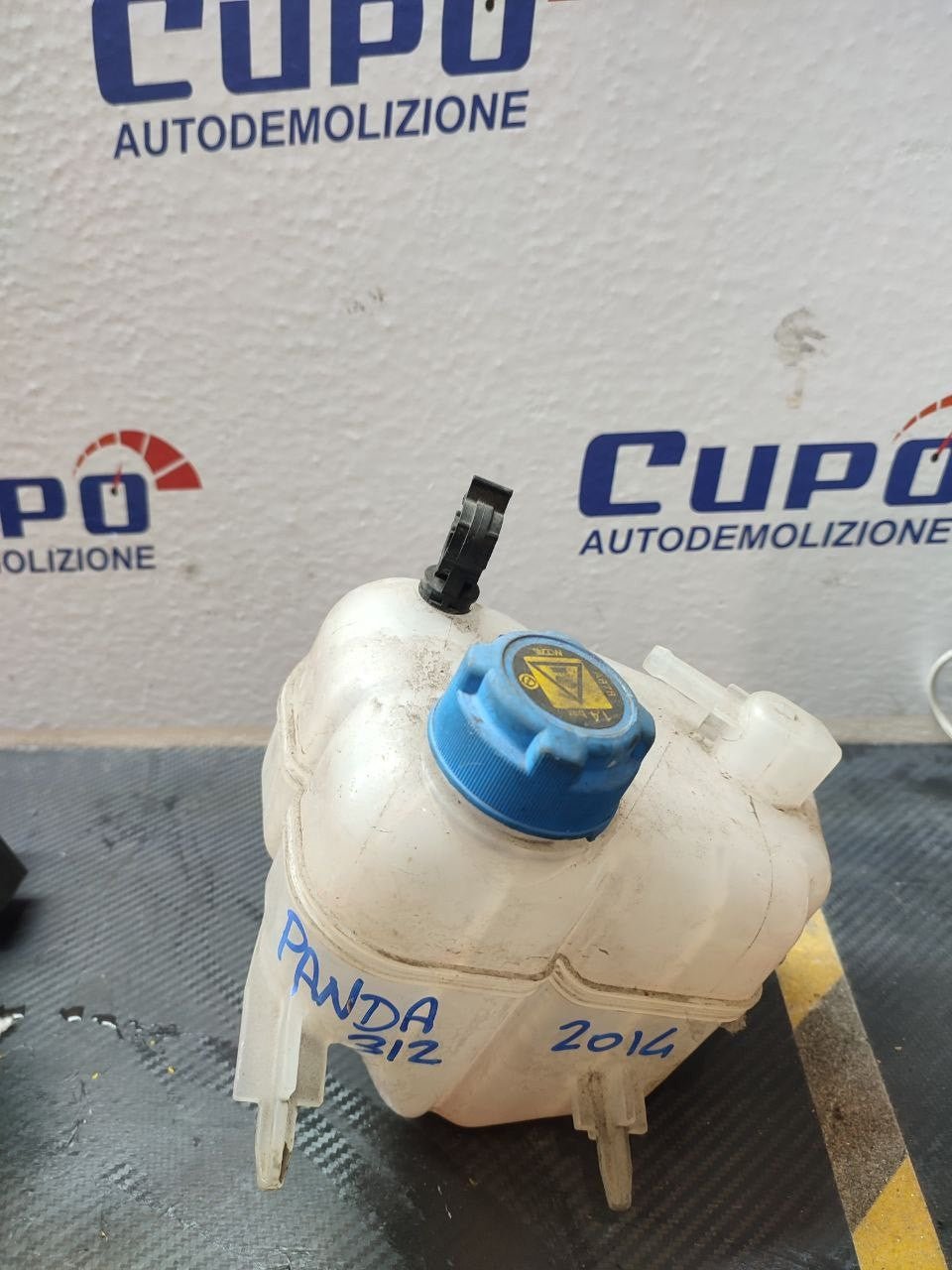 Vaschetta liquido radiatore Fiat Panda ( 312 ) 2015 cod 51837896 - F&P CRASH SRLS - Ricambi Usati