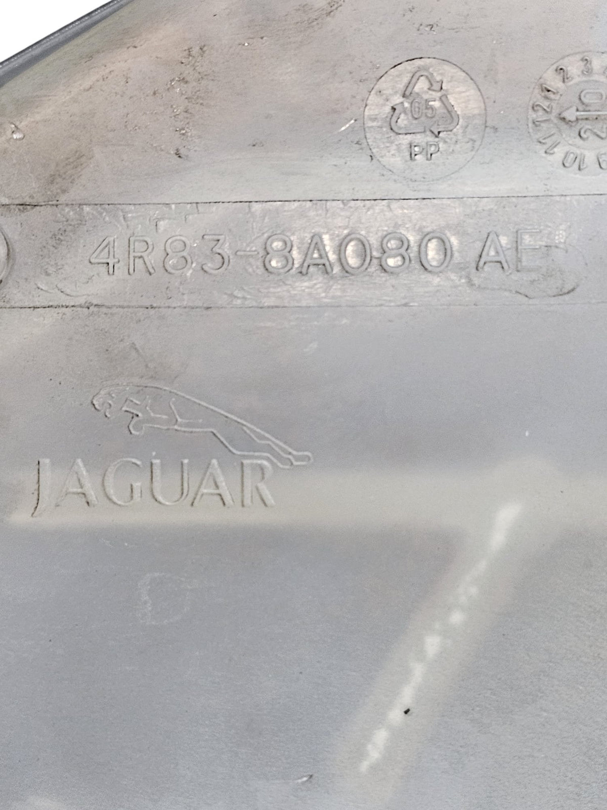 Coolant Reservoir Jaguar XJ X351 (2009 - 2019) Code: 4R83 - 8A080 - AE - F&P CRASH SRLS - Used Parts