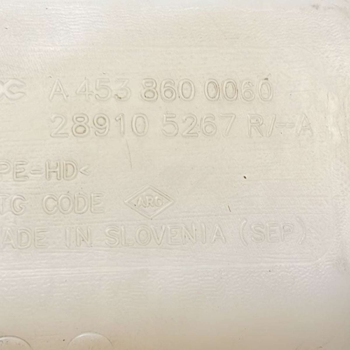 Windshield Washer Fluid Reservoir Renault Twingo III code:289105267R (2014 >) Tank - F&P CRASH SRLS - Used Parts