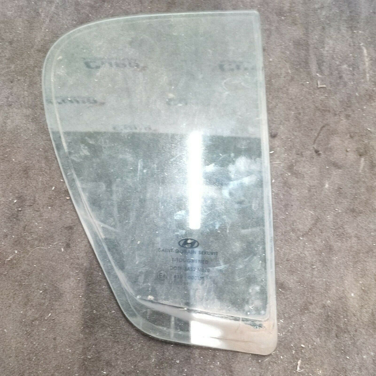 Vetro Cristallo Fisso Posteriore Destra HYUNDAI I20 2009 1.2 5P BER 1248CC - F&amp;P CRASH SRLS - Ricambi Usati