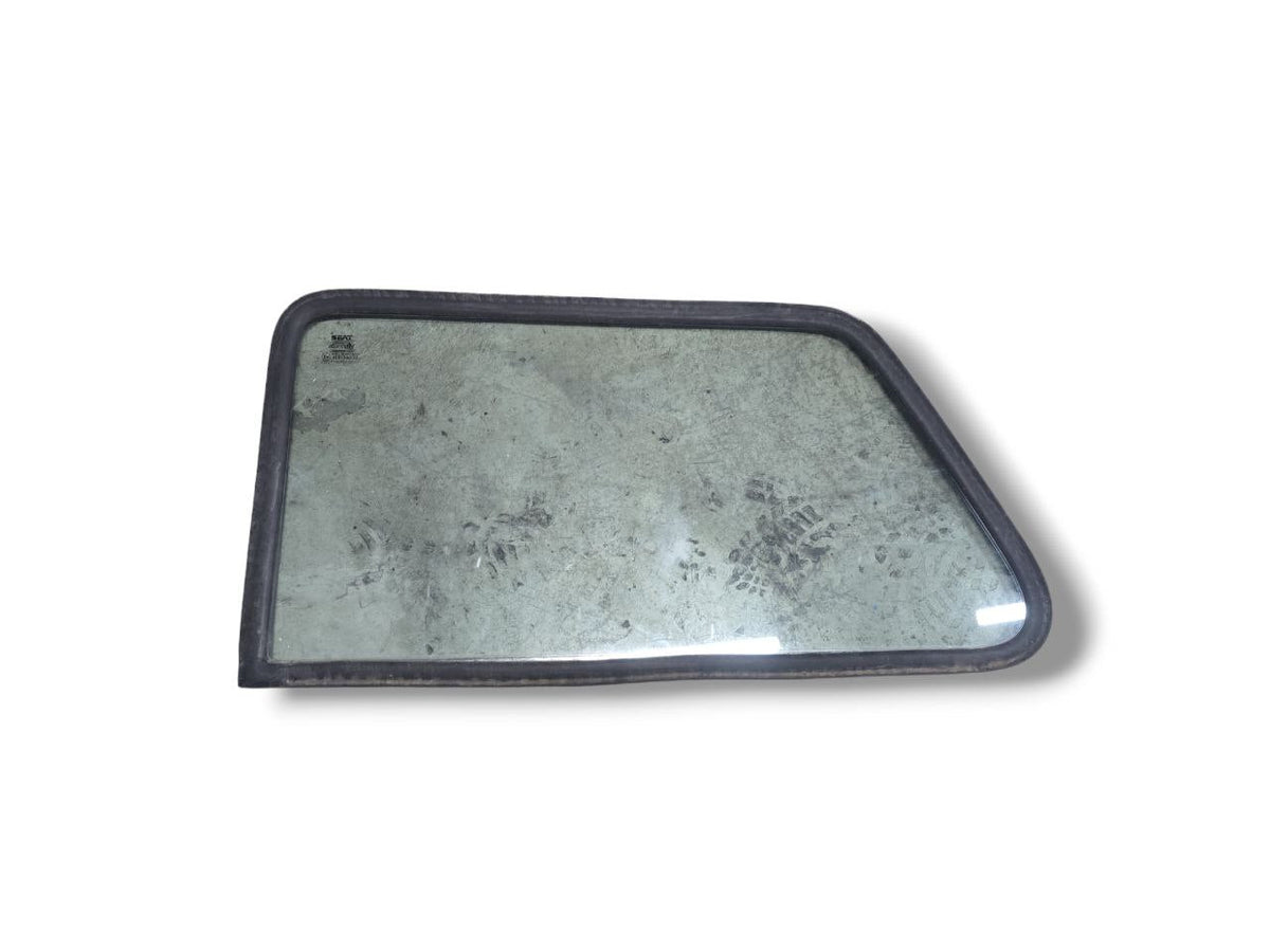 VETRO FINESTRINO POSTERIORE SINISTRO SEAT MARBELLA (1986 - 1998) - F&amp;P CRASH SRLS - Ricambi Usati