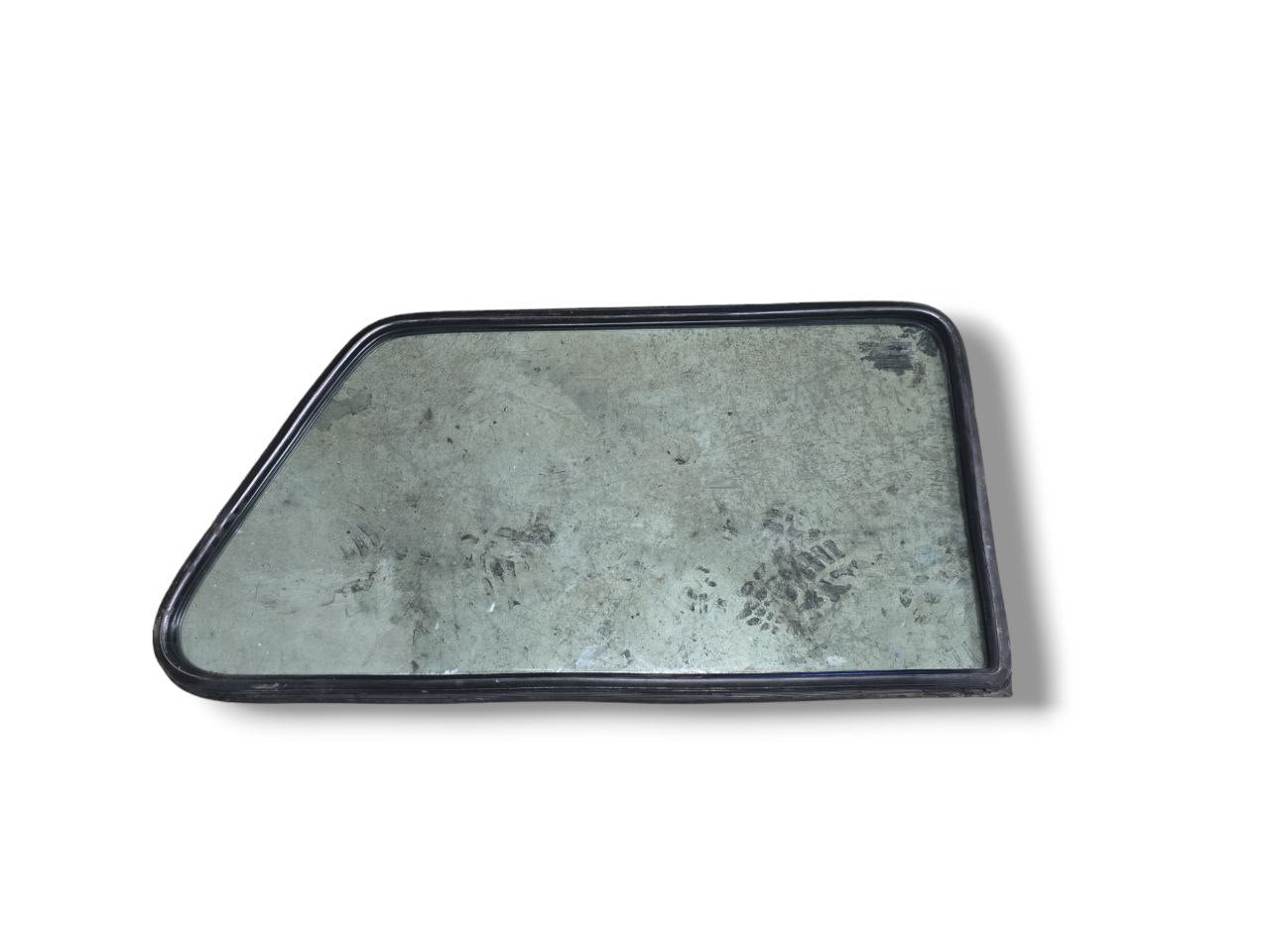 VETRO FINESTRINO POSTERIORE SINISTRO SEAT MARBELLA (1986 - 1998) - F&P CRASH SRLS - Ricambi Usati