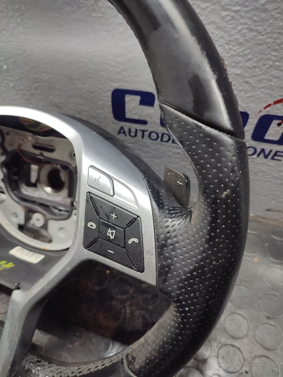 Volante sterzo con comandi multifunzione e palette cambio Mercedes classe C ( w204 ) cod A1724602703 - F&P CRASH SRLS - Ricambi Usati