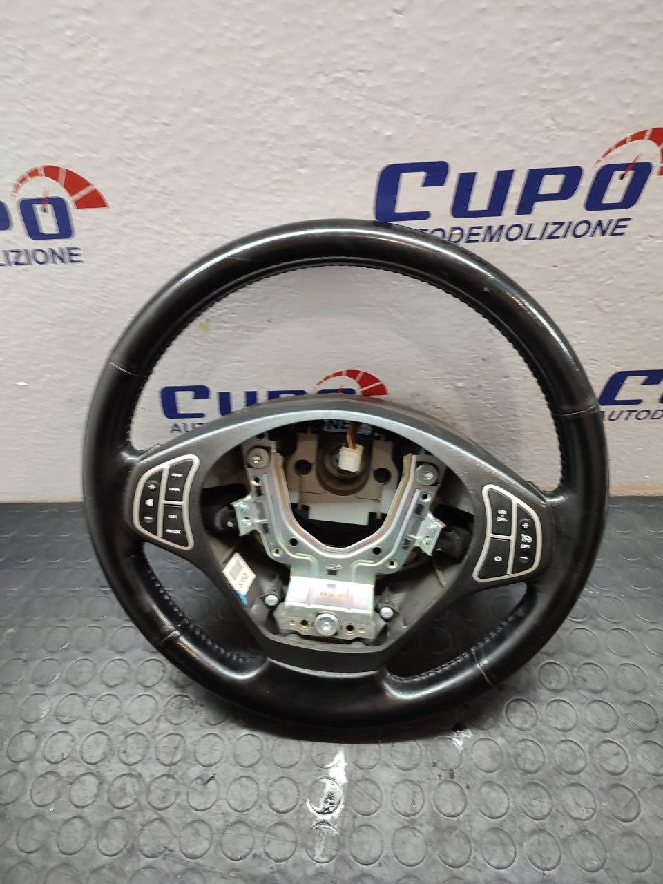Volante Sterzo Kia Cee'd mk1 2008 con comandi multifunzione - F&P CRASH SRLS - Ricambi Usati