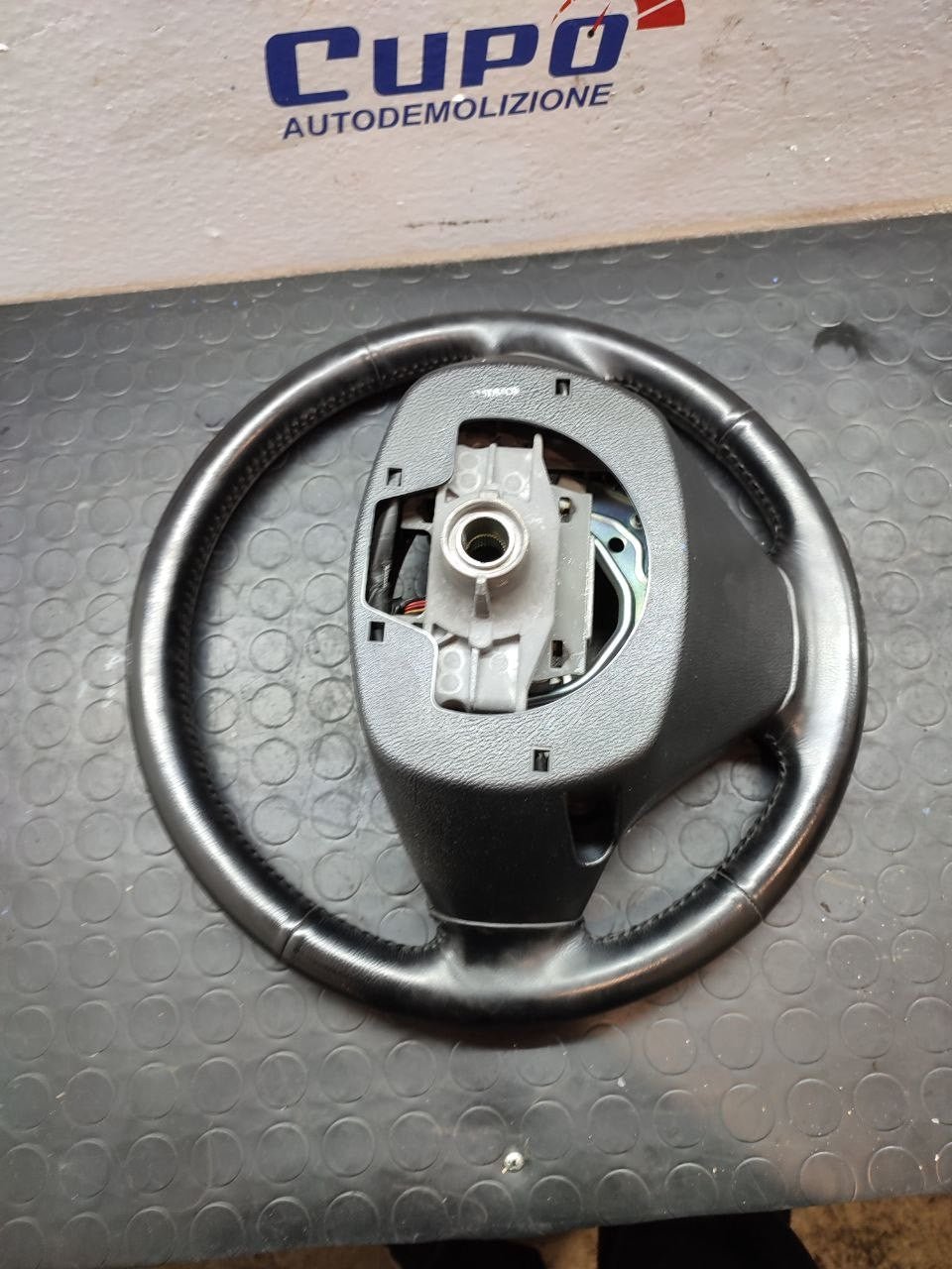 Steering Wheel Kia Cee'd mk1 2008 with multifunction controls - F&P CRASH SRLS - Used Parts