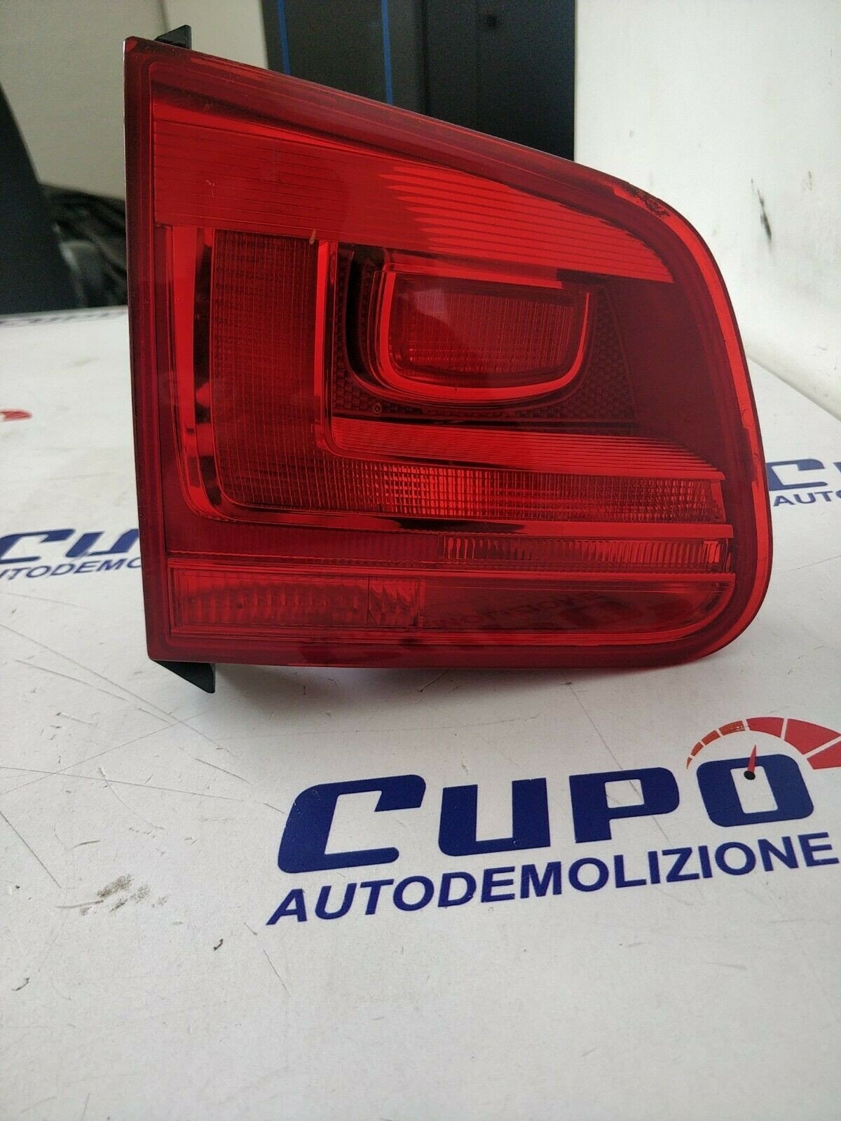 Volkswagen Tiguan 5N Left Inner Rear Light 5N0945309 - F&amp;P CRASH SRLS - Used Parts