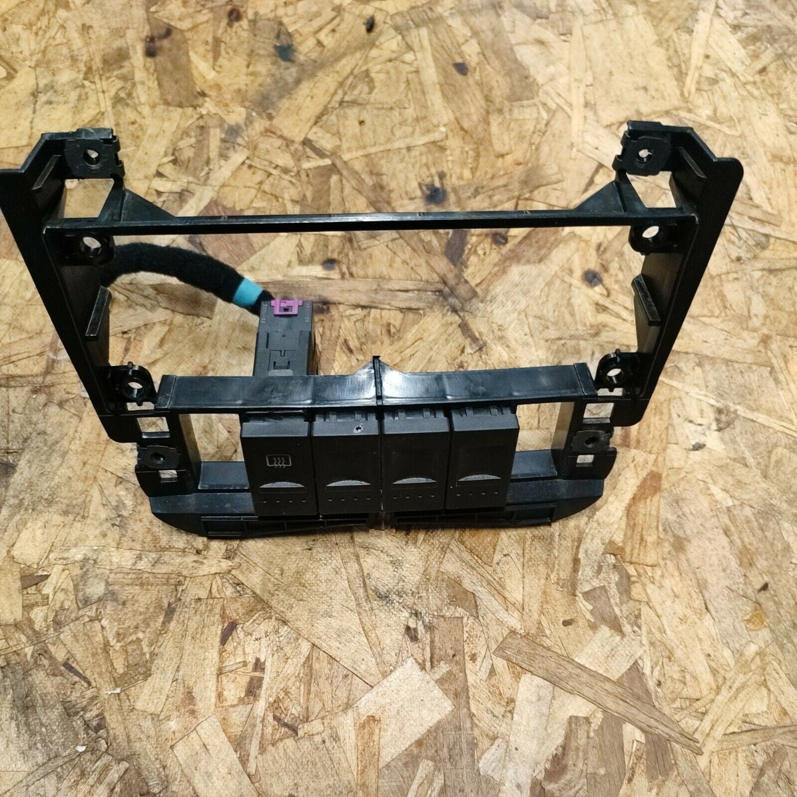 VW POLO 6n2 1.4 2002 - SWITCH dashboard CLIMATE HEATING COVER 6n0858 - F&P CRASH SRLS - Used Spare Parts